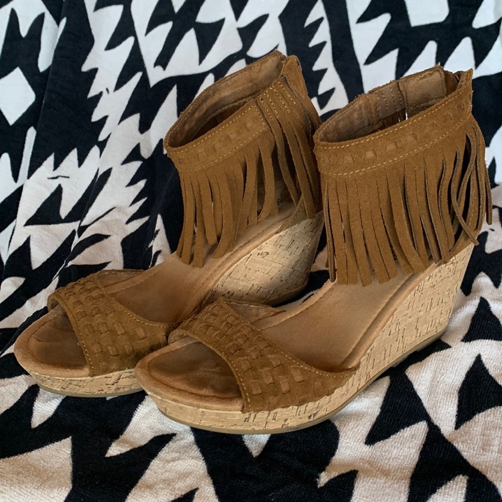 Minnetonka Isabel Fringe Suede Wedges